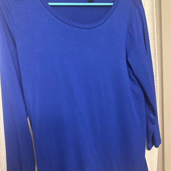 Never worn 3/4 sleeve brilliant blue tshirt - Picture 3 of 3